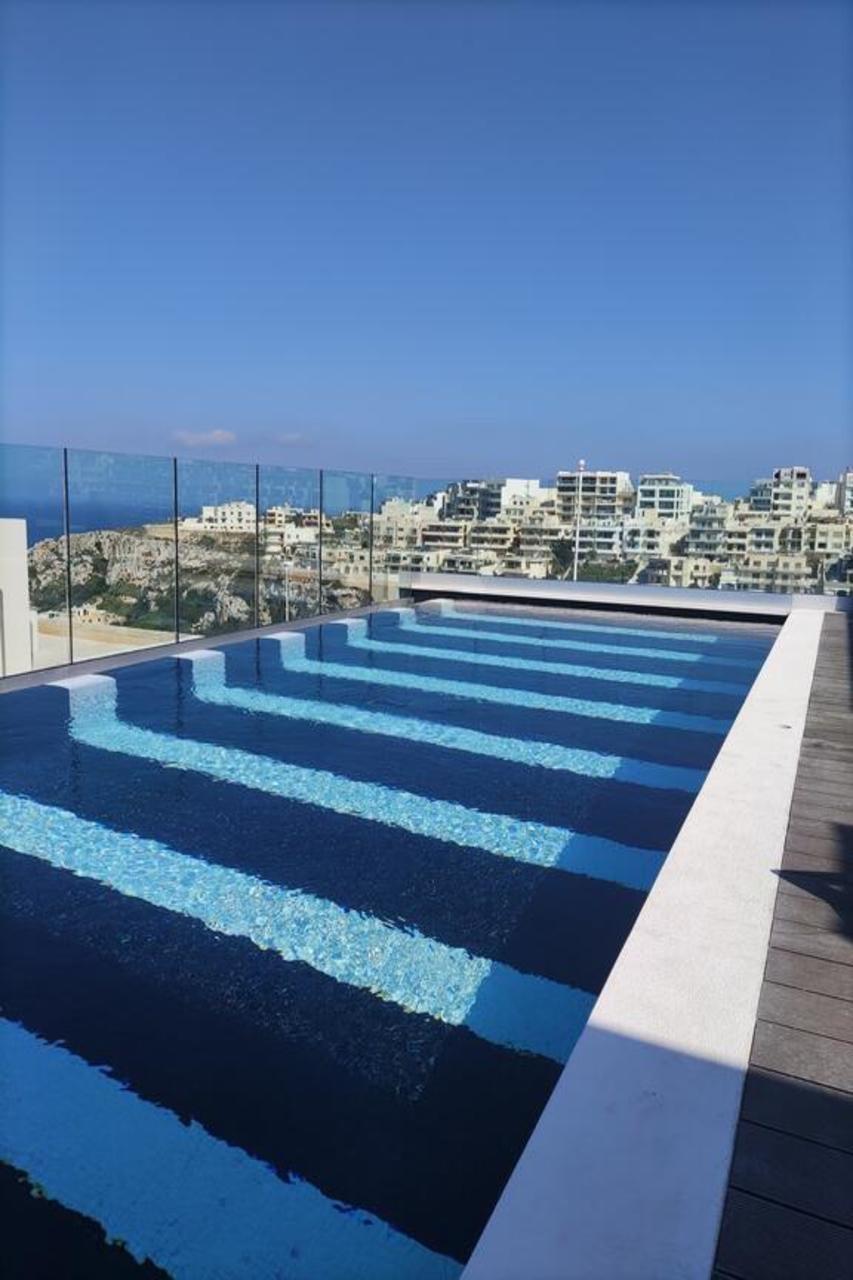 Lure & - Adults Only 4*