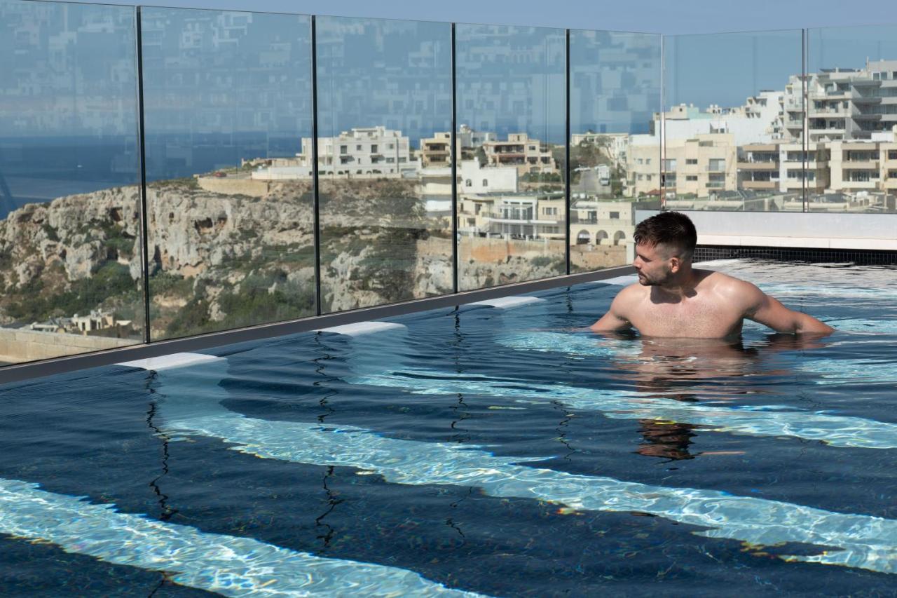 Lure & - Adults Only 4*